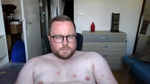 jeuneloup92 online show from May 26, 2026, 4:36 pm