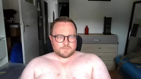 jeuneloup92 online show from June 1, 2026, 4:09 pm