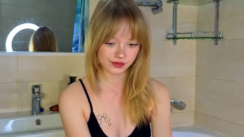 Snapshot of jewellhogan chatting on February 1, 2026, 10:58 am Gwen online show from February 1, 2026, 10:58 am