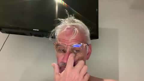 Snapshot of jewlronny chatting on April 13, 2026, 7:19 pm jewlronny online show from April 13, 2026, 7:19 pm