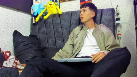 Snapshot of jheampiero chatting on June 5, 2026, 8:47 pm Jheampiero online show from June 5, 2026, 8:47 pm