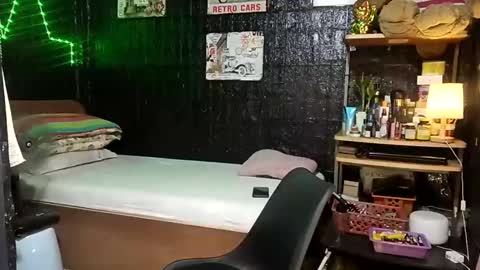 Snapshot of jherry26 chatting on January 2, 2025, 9:43 am jherry26 online show from January 2, 2025, 9:43 am