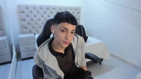 jhoanleandro online show from January 18, 2026, 3:54 am