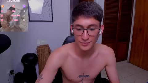 Snapshot of jhonleving chatting on February 19, 2025, 12:14 am Jack online show from February 19, 2025, 12:14 am