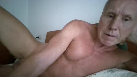 Snapshot of jhonpelopaja2 chatting on October 9, 2025, 10:02 am jhonpelopaja2 online show from October 9, 2025, 10:02 am