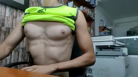 Snapshot of jhosuamoore2 chatting on October 9, 2025, 1:53 pm jhosuamoore2 online show from October 9, 2025, 1:53 pm