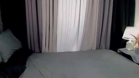 jhuliana_and_charles_room online show from November 22, 2025, 5:50 am