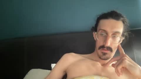 Snapshot of jiggz1986 chatting on March 11, 2025, 12:39 pm Jigz1986 online show from March 11, 2025, 12:39 pm