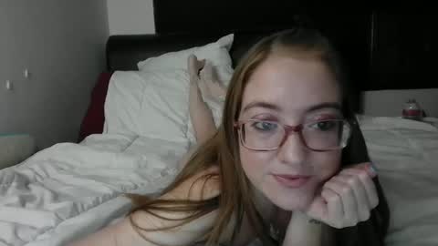 jilliangiselle online show from February 23, 2026, 5:05 am