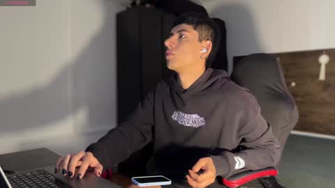 Snapshot of jim_dancer chatting on December 28, 2024, 3:15 pm jim_dancer online show from December 28, 2024, 3:15 pm