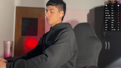 Snapshot of jim_dancer chatting on February 25, 2025, 10:39 pm jim_dancer online show from February 25, 2025, 10:39 pm