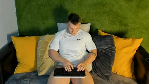 Snapshot of jimmyhardin21 chatting on May 26, 2026, 12:01 pm Hardin online show from May 26, 2026, 12:01 pm