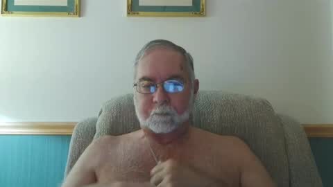 Snapshot of jimpatm chatting on October 6, 2025, 10:40 pm Jim online show from October 6, 2025, 10:40 pm