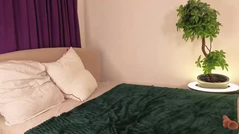 jinnyshiny online show from October 25, 2025, 2:13 pm