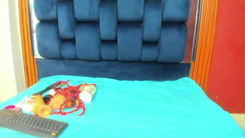 jisooluv online show from April 18, 2026, 7:58 pm