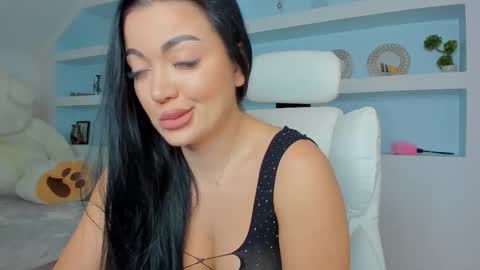 Juliee online show from November 15, 2025, 7:10 pm