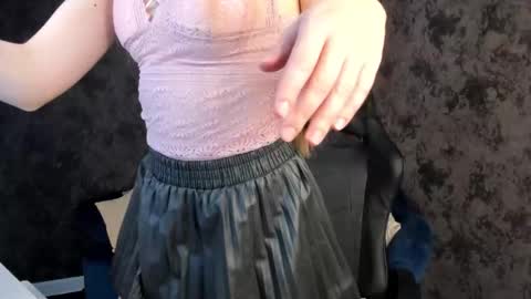 joann_shermann online show from November 1, 2025, 1:18 am