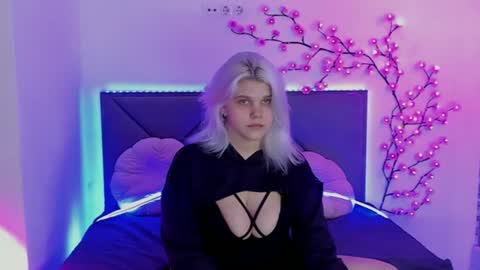 Snapshot of joannlowes chatting on June 24, 2026, 7:13 pm Joann online show from June 24, 2026, 7:13 pm