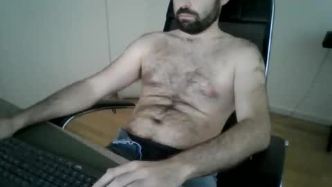 joaodias_18 online show from May 8, 2026, 5:07 pm