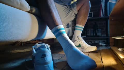 GUILLAUME feet and socks online show from February 3, 2025, 8:24 am