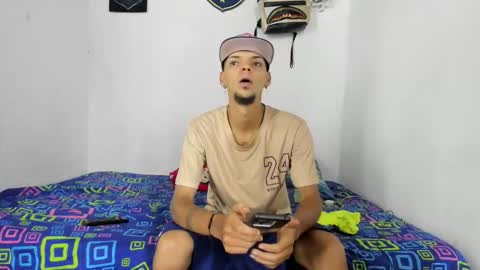 johan_and_antonella online show from September 10, 2025, 4:01 am