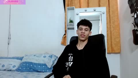 Snapshot of john_ssnow29 chatting on December 2, 2024, 7:16 pm john_ssnow29 online show from December 2, 2024, 7:16 pm