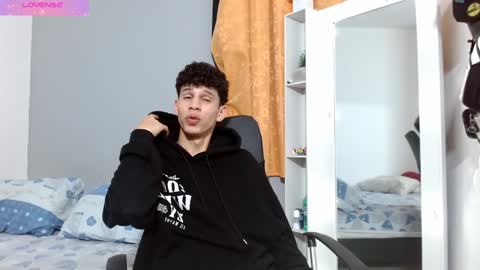 Snapshot of john_ssnow29 chatting on December 10, 2024, 8:27 pm john_ssnow29 online show from December 10, 2024, 8:27 pm