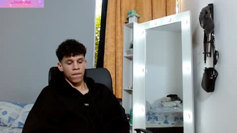 Snapshot of john_ssnow29 chatting on December 15, 2024, 9:42 pm john_ssnow29 online show from December 15, 2024, 9:42 pm