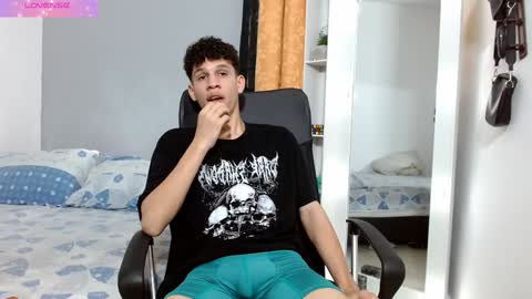 Snapshot of john_ssnow29 chatting on December 19, 2024, 6:12 pm john_ssnow29 online show from December 19, 2024, 6:12 pm