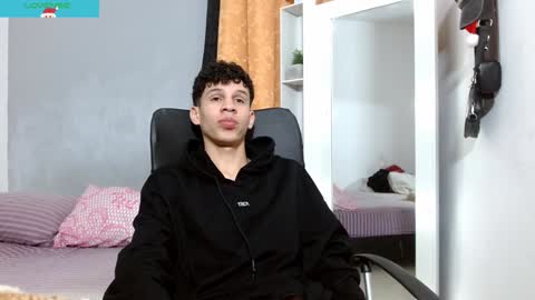 Snapshot of john_ssnow29 chatting on December 29, 2024, 6:49 pm john_ssnow29 online show from December 29, 2024, 6:49 pm