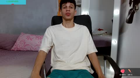 Snapshot of john_ssnow29 chatting on December 30, 2024, 7:32 pm john_ssnow29 online show from December 30, 2024, 7:32 pm