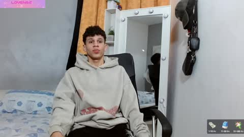 Snapshot of john_ssnow29 chatting on January 15, 2025, 9:51 pm john_ssnow29 online show from January 15, 2025, 9:51 pm