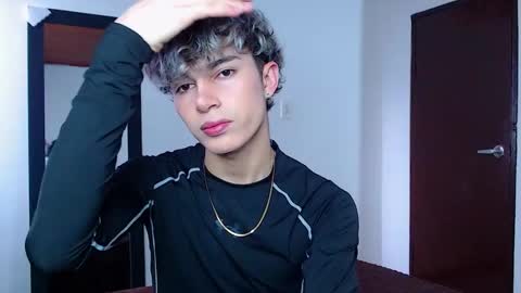 Snapshot of john_vichenso chatting on November 10, 2025, 9:03 pm John Vichenso online show from November 10, 2025, 9:03 pm