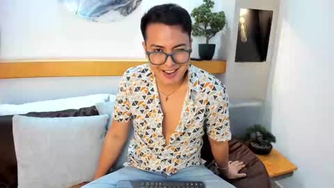 Snapshot of johnbelrose chatting on November 18, 2025, 7:18 pm johnbelrose online show from November 18, 2025, 7:18 pm