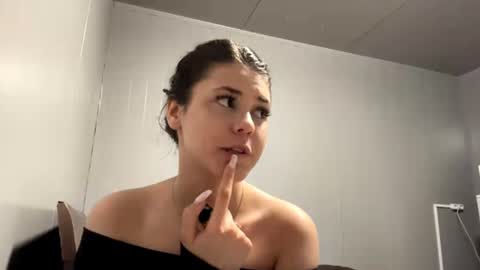 Milena online show from June 18, 2026, 8:24 pm
