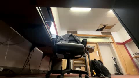 Snapshot of johnsthebomb chatting on February 18, 2025, 4:26 pm johnsthebomb online show from February 18, 2025, 4:26 pm