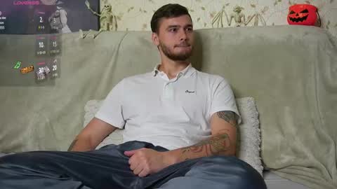 Snapshot of johnstoneisland chatting on October 7, 2025, 6:49 pm John online show from October 7, 2025, 6:49 pm