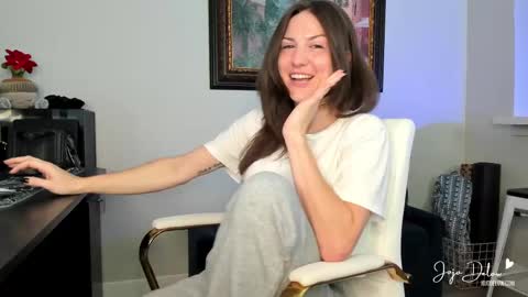 Snapshot of jojodelow chatting on February 25, 2025, 8:41 pm online show from February 25, 2025, 8:41 pm