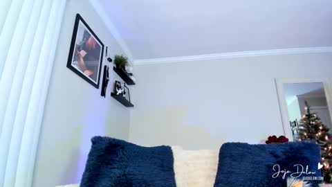    online show from December 5, 2025, 1:14 am