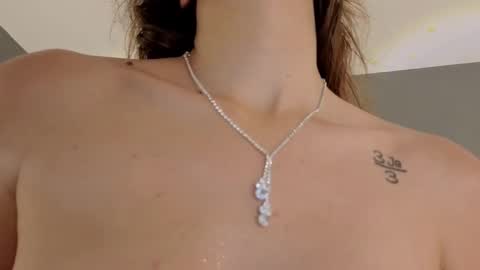 jolie_lov online show from October 8, 2025, 1:20 pm