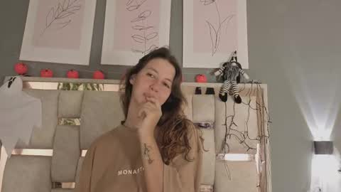 Snapshot of jolie_lov chatting on October 24, 2025, 2:02 pm jolie_lov online show from October 24, 2025, 2:02 pm