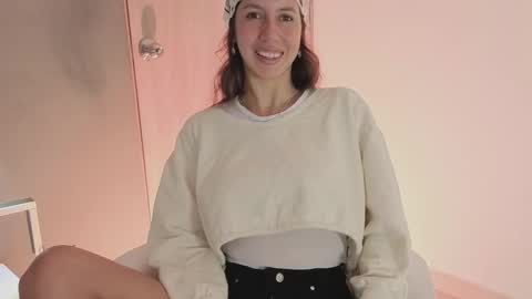 Snapshot of jolie_lov chatting on November 4, 2025, 1:54 pm jolie_lov online show from November 4, 2025, 1:54 pm