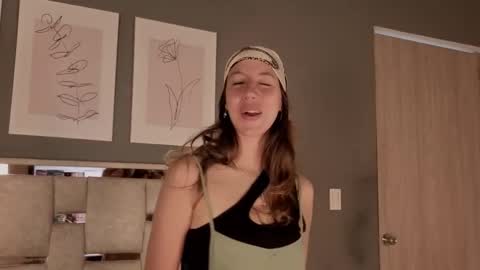 jolie_lov online show from November 19, 2025, 1:33 pm