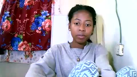 joliekah27 online show from January 12, 2025, 2:19 pm