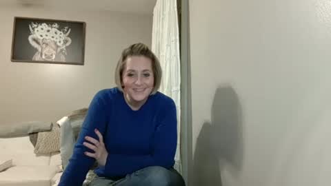 Snapshot of joliexx41 chatting on December 6, 2024, 2:24 am Jolie online show from December 6, 2024, 2:24 am