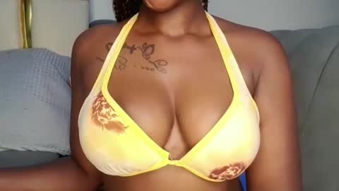 Snapshot of jolly_pretty chatting on November 4, 2025, 8:19 pm jolly_pretty online show from November 4, 2025, 8:19 pm