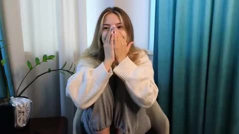 Snapshot of jolyndeb chatting on September 12, 2025, 11:21 am Viola online show from September 12, 2025, 11:21 am