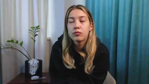 Snapshot of jolyndeb chatting on September 14, 2025, 11:09 am Viola online show from September 14, 2025, 11:09 am