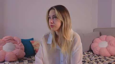 Snapshot of jolyndeb chatting on September 29, 2025, 11:37 am Viola online show from September 29, 2025, 11:37 am