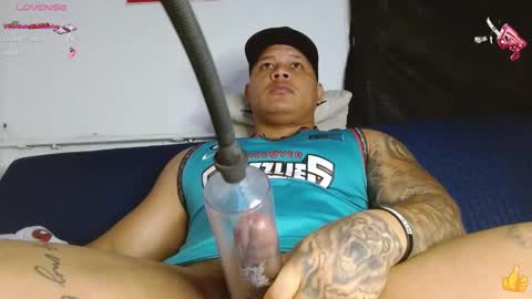 Snapshot of jordann_black_bigcock_ chatting on February 21, 2025, 11:43 pm online show from February 21, 2025, 11:43 pm